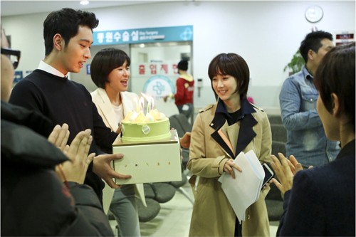 16日、MBCドラマ『7級公務員』の撮影現場で、女優キム・ミンソが誕生日を迎えた。