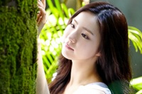 韓国コスメ「NATURE REPUBRIC」専属モデルの女優シン・セギョンが、ベストセラー製品「スーパーアクアマックス水分クリーム」のTVCMで清楚な少女の姿を披露した。