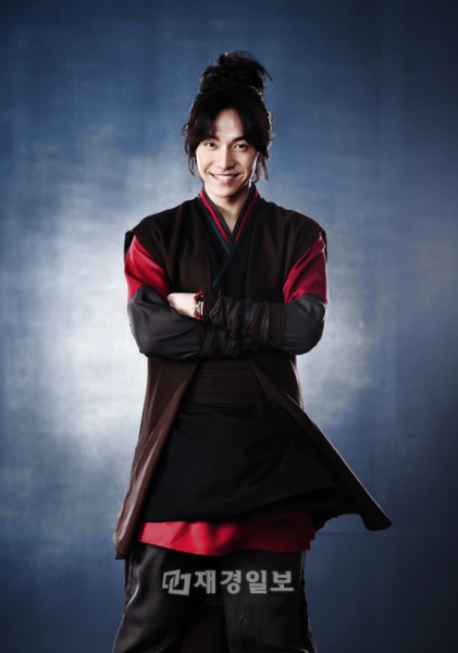MBC新月火特別企画ドラマ『九家の書』で、半人半獣“チェ・ガンチ”役を演じるイ・スンギが、史劇演技に初挑戦する覚悟を示した。