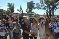 ワールドツアーで南米巡回中のSUPER JUNIORドンヘが、アルゼンチンで出迎えたファンの写真を公開した。写真＝ドンヘのツイッターより