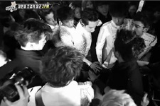 2PMの東京ドームコンサートのバックステージの様子が放送され、コンサートの感動が再び伝えられた。