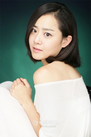 朝鮮時代初の女性陶工、百婆仙（ペク・パソン）の波乱万丈の一代記を描いた新ドラマ『火の女神、チョンイ』で、ムン・グニョンとイ・サンユンが主役に抜擢された。