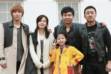 韓国で5月30日に公開される映画『熱いアンニョン』（監督：ナム・テクス）のメイキング映像が公開された。