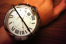 グンソク、視力低下で大型の腕時計を購入…やっぱりでかすぎ
