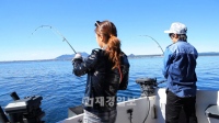 MBCミュージック『アメージングf(x)』で、ニュージーランドに旅立ったf(x)が、釣り、料理、農業に挑戦した。