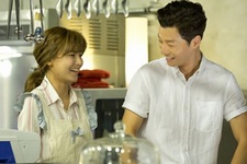 新tvN 月火ドラマ『恋愛操作団：シラノ』で、イ・チョニと少女時代スヨンが甘いキッチンロマンスを披露する。写真= tvN