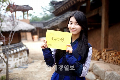 スジ（Miss A）が、MBCドラマ『九家の書』の放送終了を迎え、感謝の気持ちを伝えた。