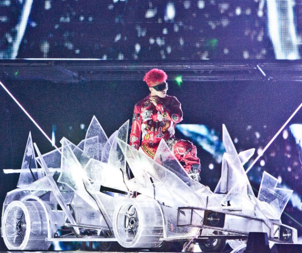 G-DRAGONが、6月29、30日にシンガポールのインドアスタジアムで開催したコンサートを最後に、3カ月間のワールドツアー「ONE OF A KIND」を無事終えた。写真＝YGエンターテインメント