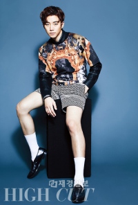 2PMのジュノが、“天使の微笑”を封印し、大人の男の魅力をアピールした。写真＝HIGH CUT