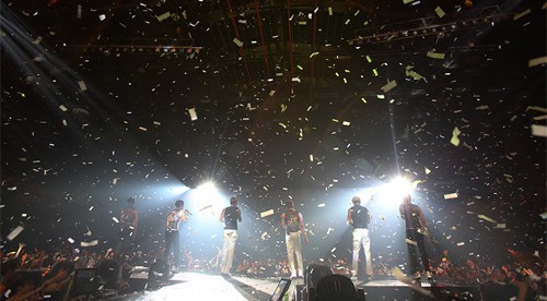 神話(SHINHWA)が2013年アジアツアーの台湾公演で、15年目アイドルグループの威厳を改めて見せつけた。