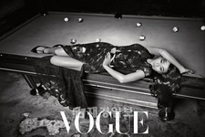 SISTARのヒョリンが、ファッション誌「VOGUE KOREA」のグラビア撮影を行った。写真＝VOGUE KOREA