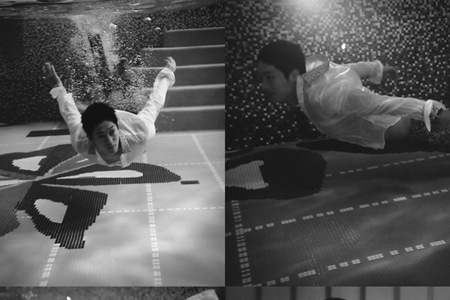キム・ヒョンジュン（SS501リーダー）が見事な水泳の実力を披露している動画が話題だ。