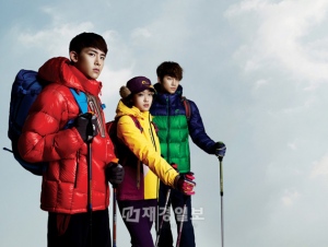 韓国アウトドアブランド「NEPA」が、男性グループ2PMと女優キム・ゴウンとともに撮影を行なった2013秋冬シーズンのグラビアをサプライズ公開した。