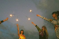2NE1（トゥエニーワン）が、軽快なリズムでテンションが高まる新曲「DO YOU LOVE ME」のミュージックビデオを公開した。写真＝YGエンターテインメント
