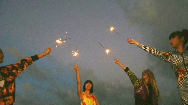 2NE1（トゥエニーワン）が、軽快なリズムでテンションが高まる新曲「DO YOU LOVE ME」のミュージックビデオを公開した。写真＝YGエンターテインメント