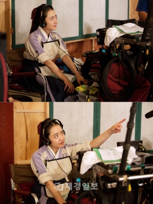 MBC月火ドラマ『火の女神チョンイ』に出演中のムン・グニョンが、スタッフに変身し視線を集めている。写真=ケイパックス	