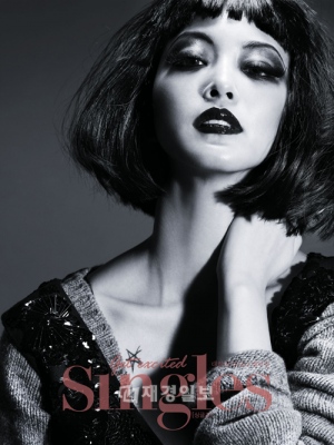ファッションマガジン「Singles」が創刊9周年を迎え、韓国のファッションをリードする写真作家9人を選定し、女優ハン・イェスルとフォトグラファーパク・ジヒョクとともにグラビア撮影を行った。