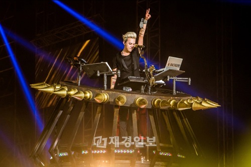 音楽サービス「Genie」が10月、G-DRAGONのワールドツアー『G-DRAGON 2013 1ST WORLD TOUR[ONE OF A KINA] THE FINAL』のライブ音源を独占公開する予定だ。
