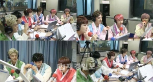 TEENTOPが韓服を着てラジオ番組に出演し、注目を集めた。