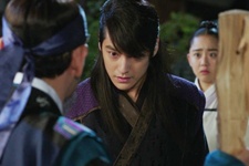 MBC月火ドラマ『火の女神チョンイ』では、キム・ボム（キム・テド役）がチョン・グァンリョル（イ・ガンチョン役）と激しい対立を繰り広げた。