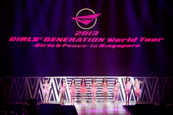 「2013 GIRLS’ GENERATION WORLD TOUR ～Girls & Peace～」ツアーを進行中の少女時代が、韓国、台湾、インドネシアに続き、今度はシンガポールの夜を熱く盛り上げた。写真＝SMエンターテインメント