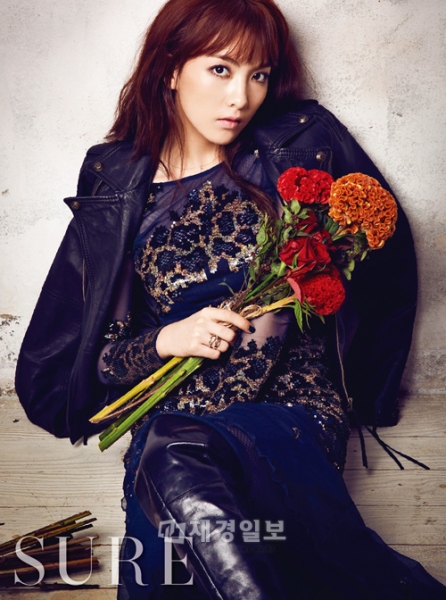 ファッションマガジン『シュア』誌上でKARAカン・ジヨンのグラビアが公開された。
