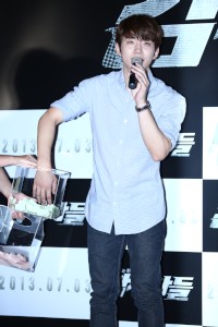 2PMのメンバージュノが映画「THE TERROR LIVE」の画面解説者を務める。