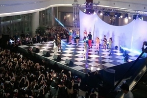 2NE1、アメリカABCの番組『バチェラー』出演