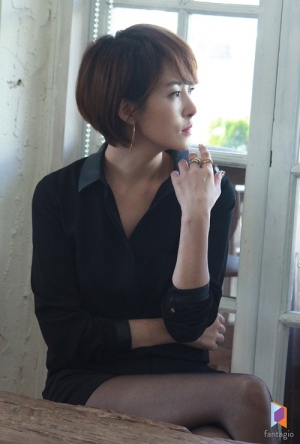 女優キム・ソナがヨム・ジョンア、チュ・ジンモ、ハ・ジョンウ、キム・ソンギュンなどが所属している韓国最大の俳優マネージメント会社ファンタジオと専属契約を結んだ。