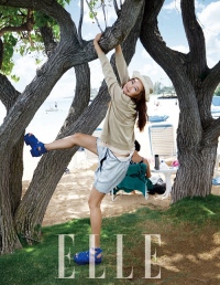 女優コン・ヒョジンの独特なグラビアが公開された。写真＝ELLE