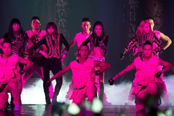 2NE1の2ndアルバム『CRUSH』が、日本で韓国語によってリリースされる。写真＝YGエンターテインメント