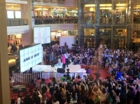 俳優チョン・イルが出席したインドネシアでのイベントに大勢の人々が集まり、チョン・イルの韓流スターとしての威厳を立証した。写真＝STARKエンターテインメント