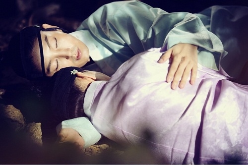 “ガンマンカップル”ことイ・ジュンギ＆ナム・サンミが切ないロマンスを予告した。写真=朝鮮ガンマン文化産業専門会社、KBSメディア