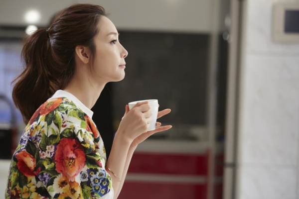 女優チェ・ジウのSBS月火ドラマ『誘惑』の撮影ビハインドカットが公開された。写真＝YGエンターテインメント