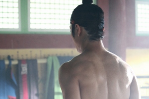 CNBLUEのカン・ミンヒョクが、メンバー、チョン・ヨンファが出演するドラマ『三銃士』のPRに乗りだした。