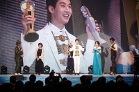 ヘンリーが香港のMetro Radio Mandarin Hits Music Award 2014で3冠王となる快挙を成し遂げた。写真＝SMエンターテインメント