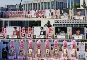 俳優ソ・ジソプの国内外ファンたちがソ・ジソプファンミーティング「Final! Let's have fun in Seoul」に大規模なドリーミー米花輪を送り彼を応援した。