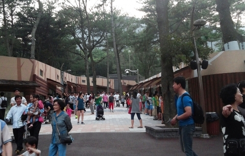 9年ぶりにオープンした釜山唯一の動物園サムジョン・ザ・パークが初めての秋夕連休を迎えた。