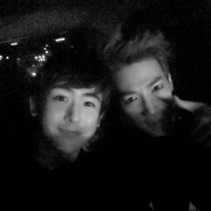 2PMのニックンが、Jun.Kとの微笑ましいツーショットをファンにプレゼントした。写真＝ニックンのツイッター