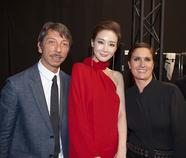 女優チェ・ジウが9月30日にフランスのパリで開かれたヴァレンティノ・プレタポルテ2015 春夏コレクションに出席した。写真：YGエンターテインメント
