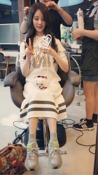 少女時代のソヒョンが愛犬トゥブとの写真を公開した。
