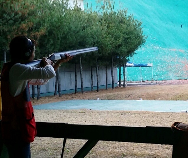 CNBLUEのカン・ミンヒョクが動画でクレー射撃の腕前を披露した。