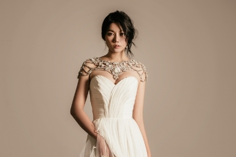 女優イ・チェヨン、ウェディングドレス姿のグラビアを公開