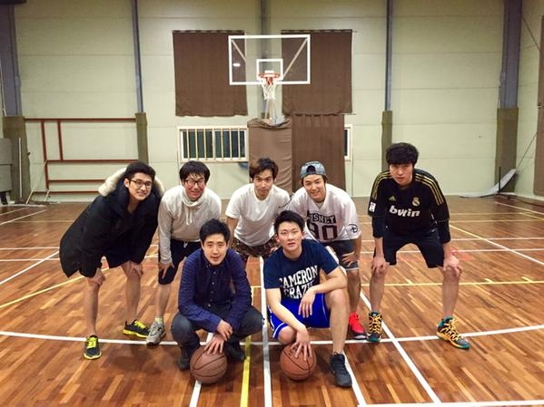 CNBLUEのカン・ミンヒョクが、同級生たちとのバスケ記念ショットを公開した。写真：ミンヒョクのツイッター