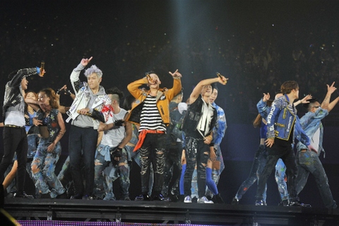 海外アーティスト史上初となるBIGBANGの2年連続日本5大ドームツアー「BIGBANG JAPAN DOME TOUR 2014～2015 "X"」が、18日の京セラドーム大阪公演で大盛況のうちに幕を閉じた（写真：YGエンターテインメント）