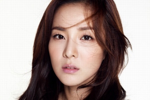 女性アイドルグループ2NE1のメンバー、パク・サンダラが中国・韓国合作ウエブドラマ『Dr. Mo Clinic』でヒロインとして女優デビューする。写真：YGエンターテインメント
