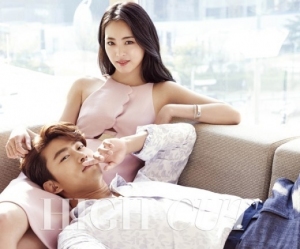 2PMのオク・テギョンと女優のイ・ヨニがこのたびカップルとしてグラビアを飾った。写真：HIGH CUT