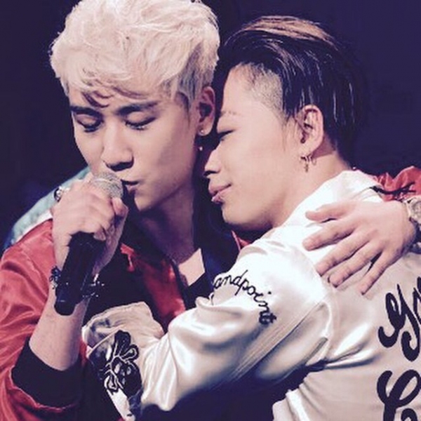BIGBANGのSOL(テヤン)が、V.I(スンリ)とのラブラブなツーショットを公開し、注目を集めている。