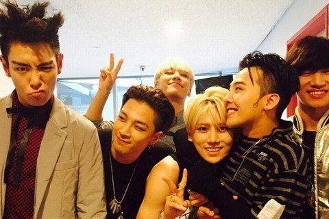 BIGBANGの5人がBEASTチャン・ヒョンスンとの仲睦まじいショットを公開! 「変わらぬ友情アピール」