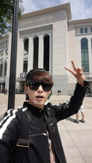 SUPER JUNIORのリョウクが、プライベートで行っていたニューヨーク旅行のショットを公開した。写真：リョウクのツイッター